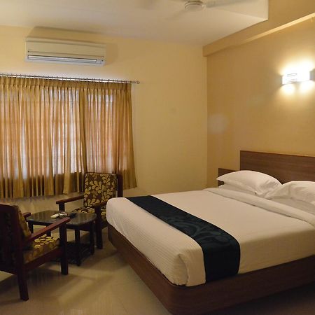 Sri Balaji Hotels Tiruchengodu Exterior foto