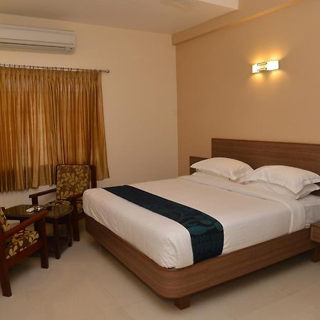 Sri Balaji Hotels Tiruchengodu Exterior foto
