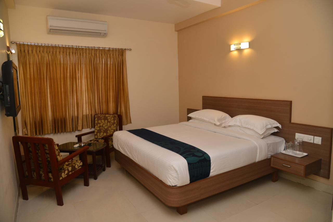 Sri Balaji Hotels Tiruchengodu Exterior foto