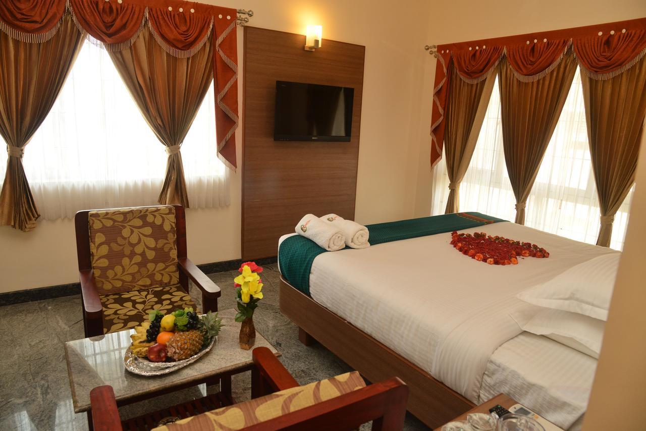 Sri Balaji Hotels Tiruchengodu Exterior foto