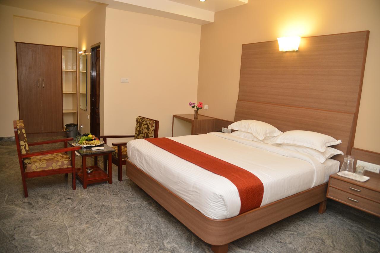 Sri Balaji Hotels Tiruchengodu Exterior foto